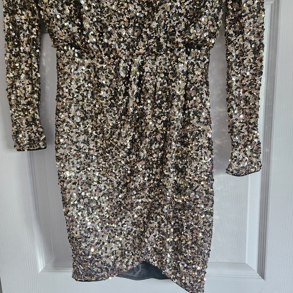 Ever New Gold Long Sleeve Dress with Elegant Design Christmas New Years Party - Picture 2 of 11